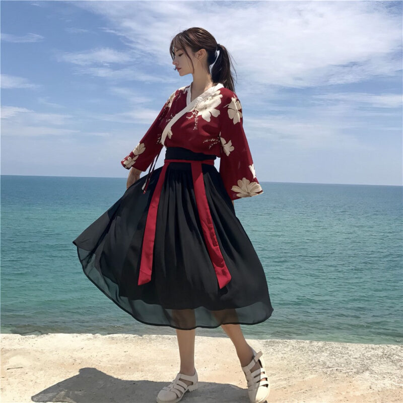 Robe Kimono Rouge Et Noir Fleuri – Satoko